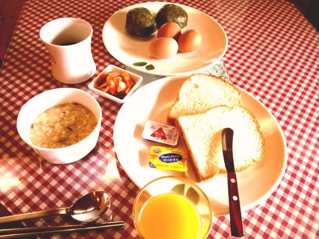 Breakfast At Tiffany'S Pension Seogwipo Zimmer foto
